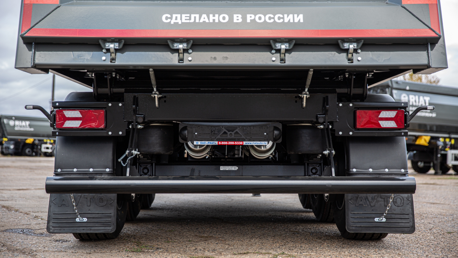 Самосвальный прицеп 85830F-18B с платформой объемом 18 куб.м